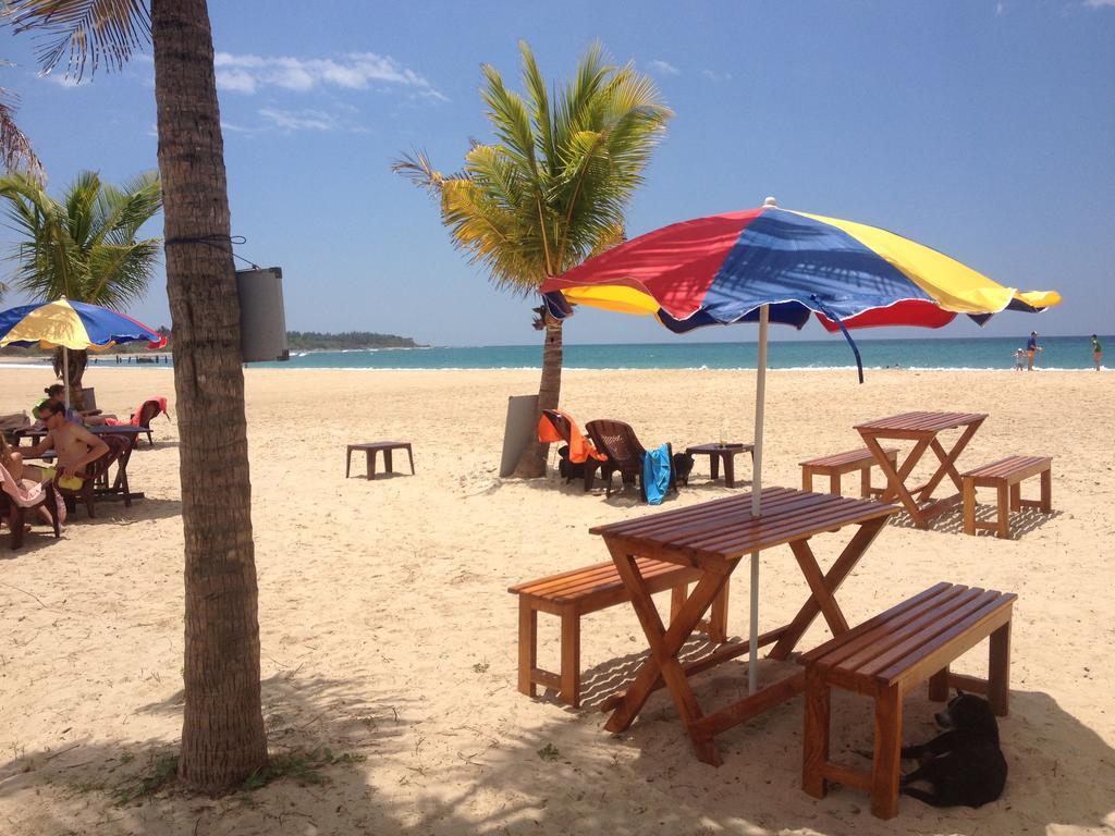 Aqua Marine Beach Resort Pasikuda Exterior photo