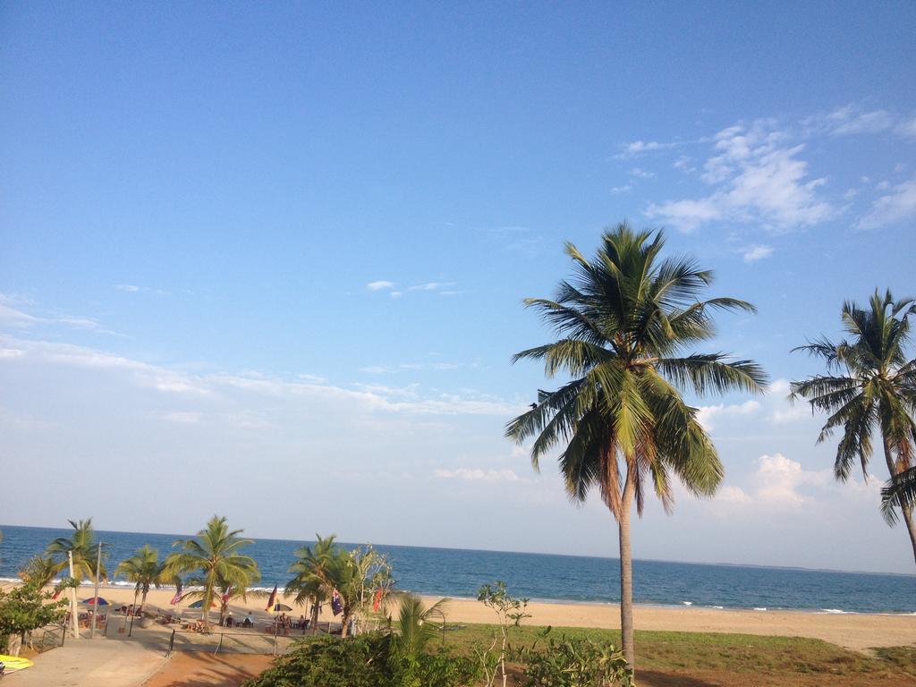 Aqua Marine Beach Resort Pasikuda Exterior photo