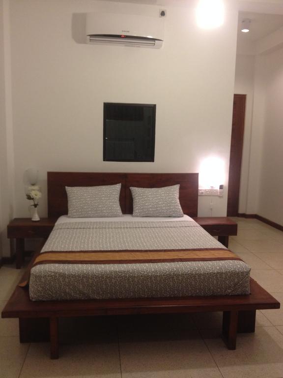 Aqua Marine Beach Resort Pasikuda Exterior photo