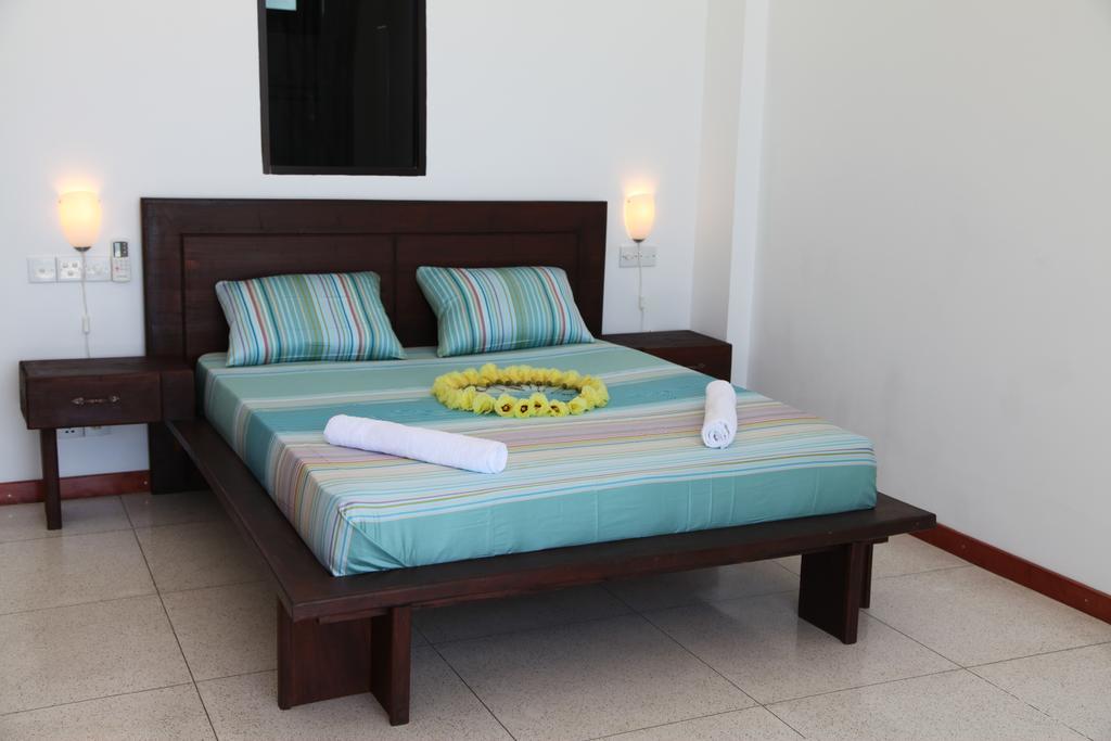 Aqua Marine Beach Resort Pasikuda Room photo