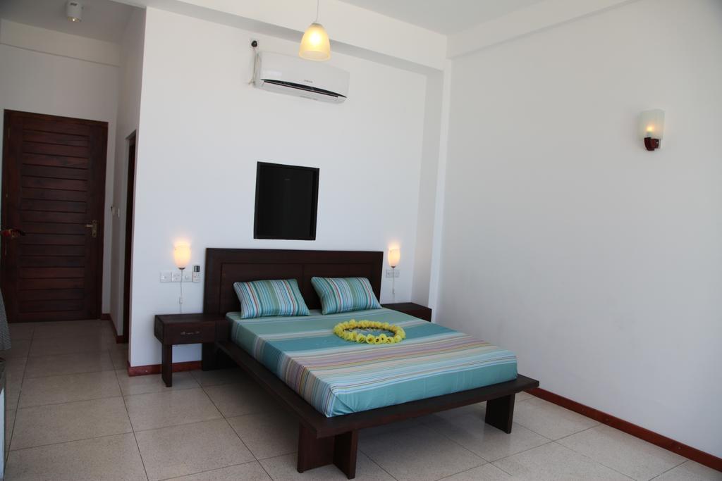 Aqua Marine Beach Resort Pasikuda Room photo
