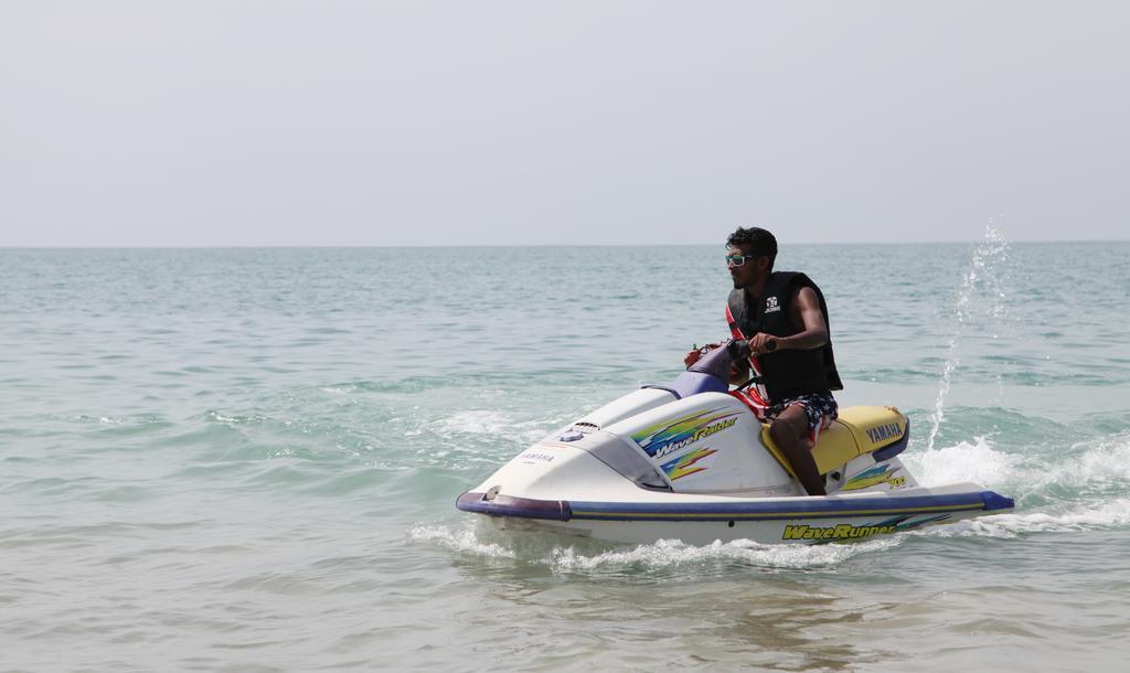 Aqua Marine Beach Resort Pasikuda Room photo