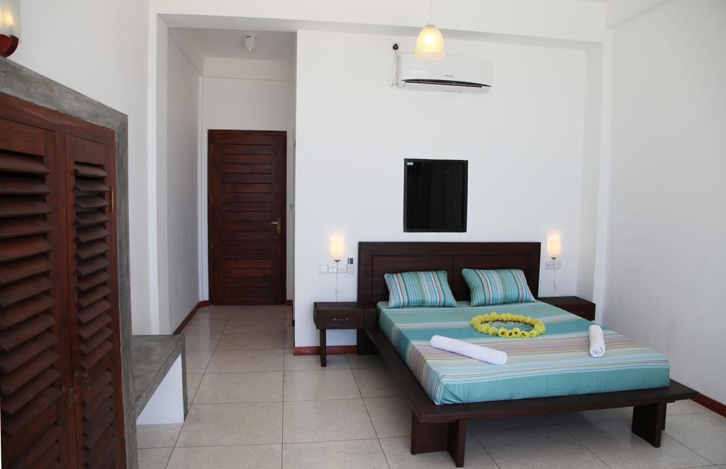 Aqua Marine Beach Resort Pasikuda Room photo