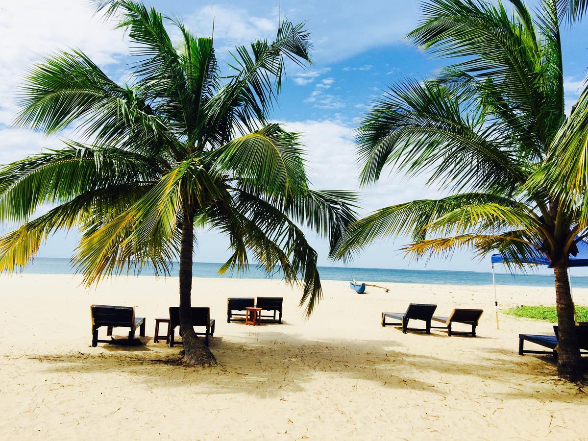 Aqua Marine Beach Resort Pasikuda Exterior photo
