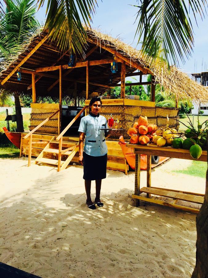 Aqua Marine Beach Resort Pasikuda Exterior photo